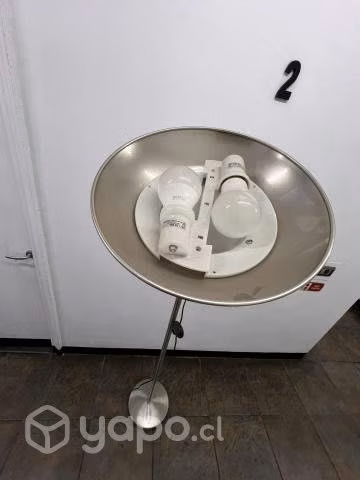 Lámpara de pedestal gris