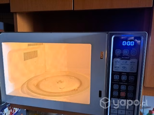 Microondas marca FENSA 31 lts