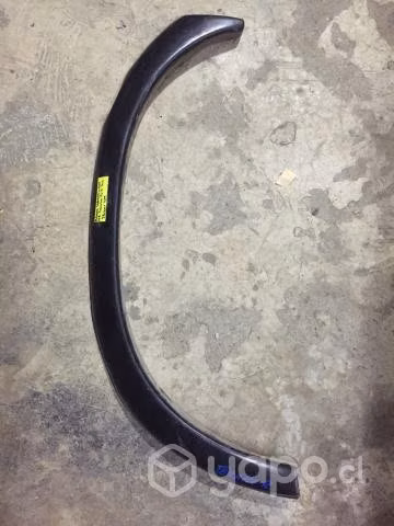 Moldura pasa rueda trasera der Nissan Terrano 4x2