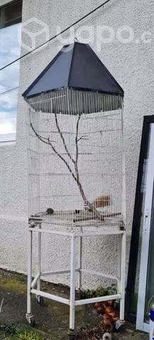Jaula para aves grande con base con ruedas