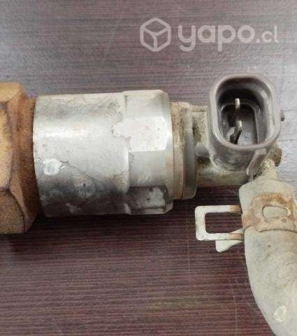 Riel de inyeccion Toyota Hilux 3.0 2013 original - Imagen 3