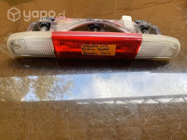 Tercera luz freno Dodge Dakota 2012