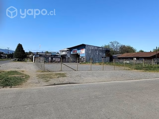 Atractivo sitio de esquina en avenida - Imagen 2