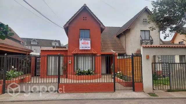 Casa en seguro condominio en Pudahuel