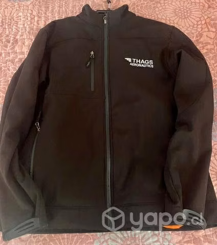 Chaqueta con polar negra. Usada. Talla M