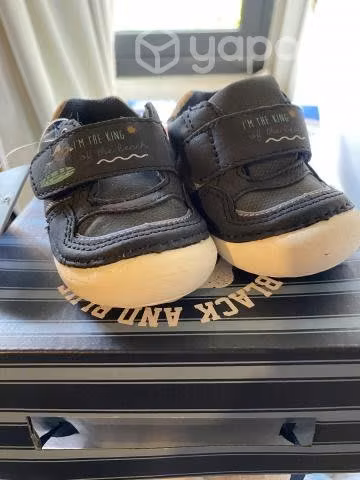 Zapatillas bebé talla 17 NUEVAS Black and Blue