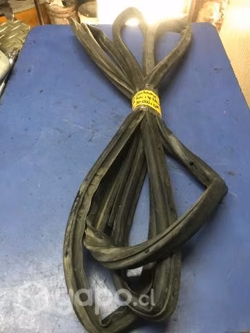Goma contorno puerta tras izq Ssangyong New Actyon