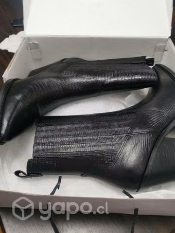 Botas de cuero nuevas color negras - Imagen 4