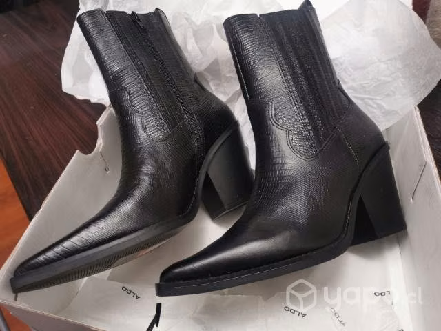Botas de cuero nuevas color negras - Imagen 2