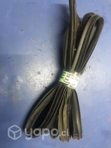 Goma contorno puerta delantera izq Nissan NP300