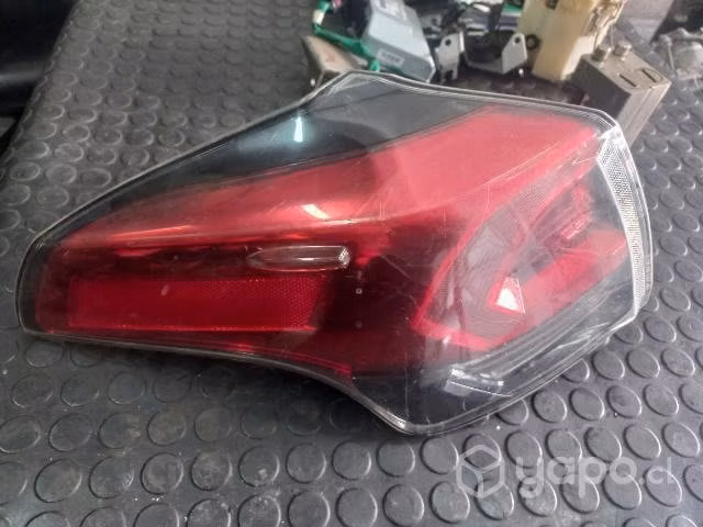 Foco trasero izquierdo iToyota rav4 2017