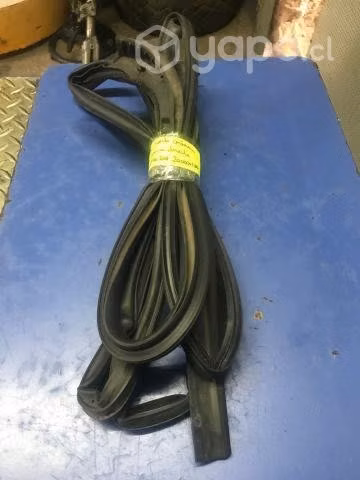 Goma contorno pilar puerta tras der Nissan NP300