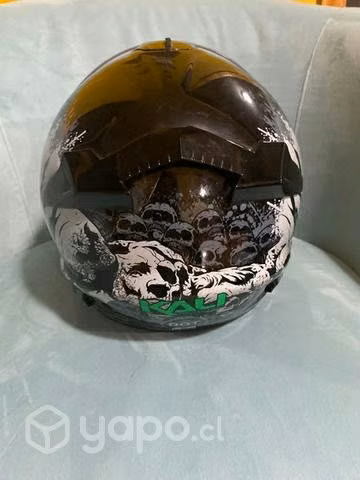 Casco moto marca Kali