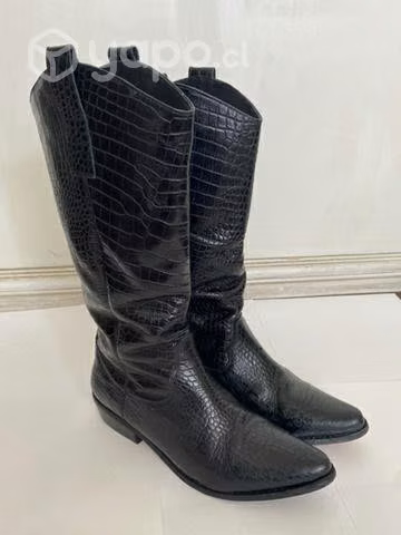 Candelaria Pérez! Bota Teodora cuero Nro 39
