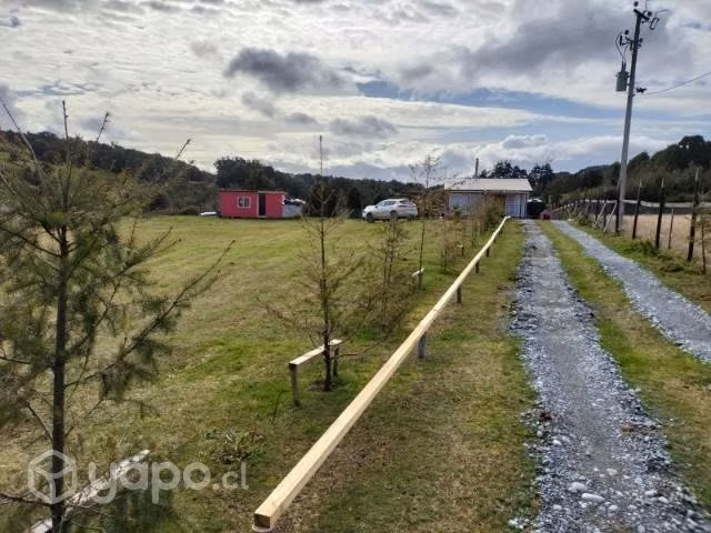 Parcela con casas