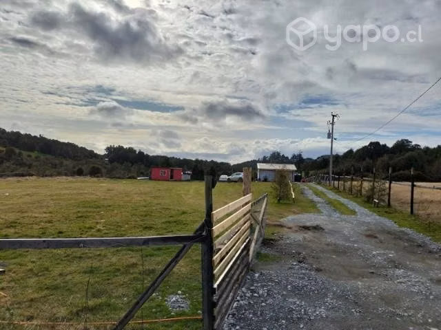 Parcela con casas