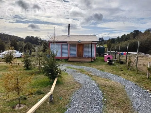Parcela con casas
