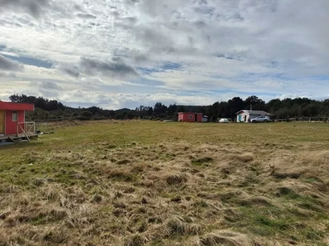 Parcela con casas