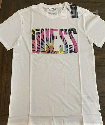 Muchas poleras guess al mayor - Imagen 3