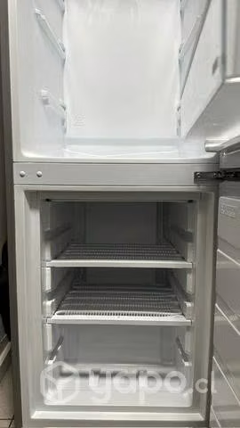 Nevera Midea verla es compárala, 4 meses de uso.
