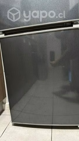 Nevera Midea verla es compárala, 4 meses de uso.