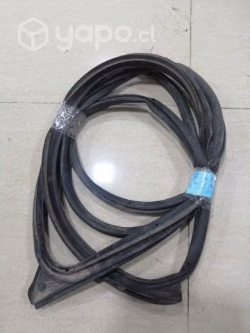 Goma contorno puerta del izq Daihatsu Terios 2015