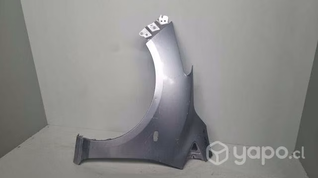 Tapabarro Mazda 2 dmg la cisterna 03.13