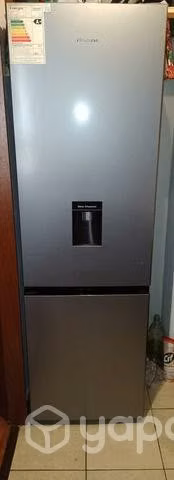 Nevera con dispensador de agua