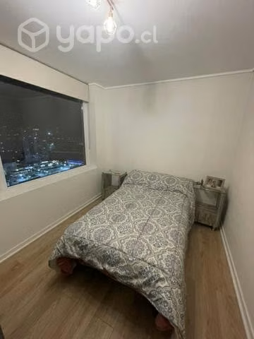 Cama de plaza y media con dos celadores de regalo