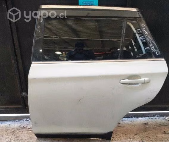 Puerta trasera izquierda subaru outback