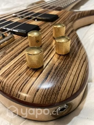 Bajo eléctrico de luthier