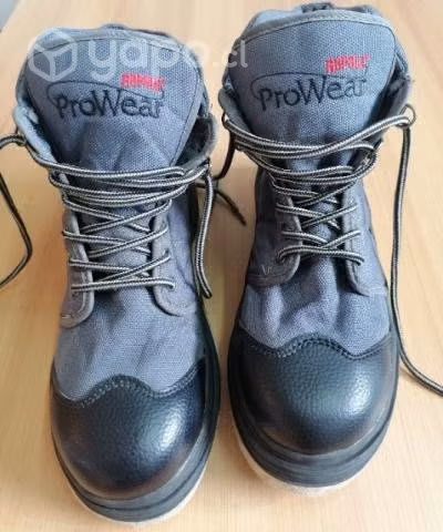 Zapatos de pesca nuevos