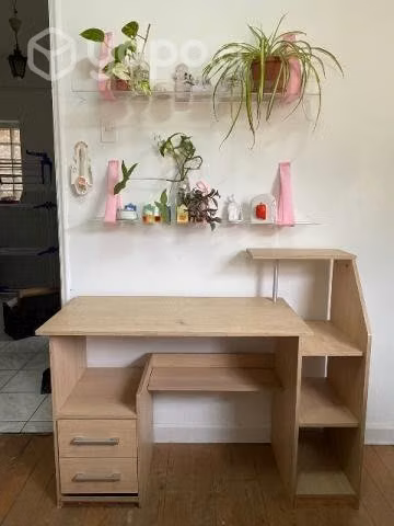 Escritorio de madera usado