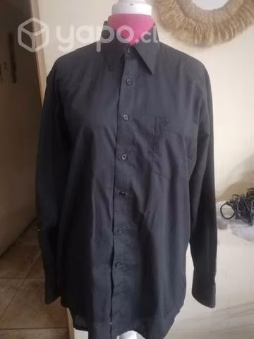 Camisa negra y roja