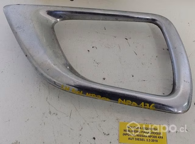 Moldura Izquierda Neblinero Parachoque Nissan