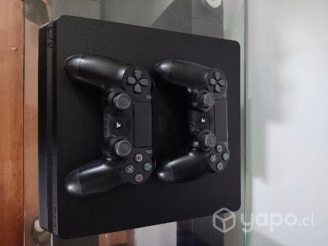 PS4 1TB + 2 controles + 4 juegos
