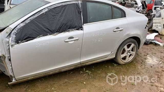 Puerta volcó s60 2012