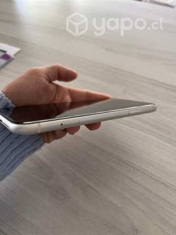 iPhone 11 64 Gb, color silver (blanco )