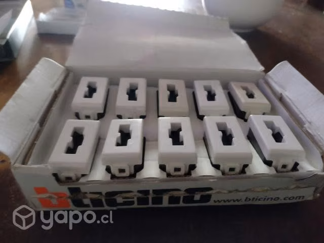 Enchufes irreversible 10A BTicino modelo matix
