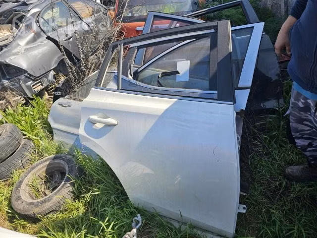 Puerta trasera toyota rav4 2017