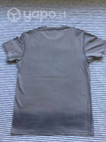 Polera Guess (manga corta) - Imagen 3