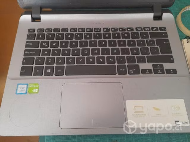 Notebook assus con disco duro extra 12 G