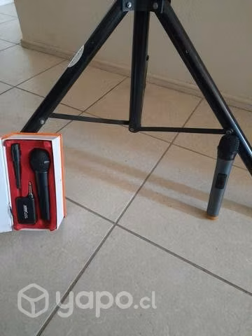 Karaoke portatil con tripode