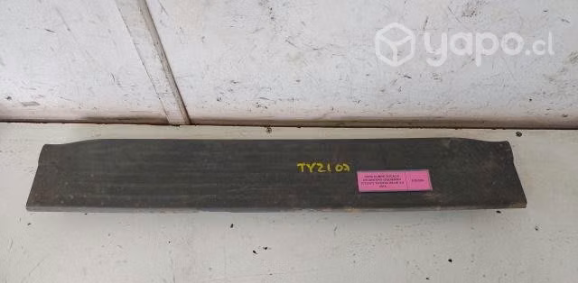 Tapiz Cubre Zocalo Del Izq (TY2107) Toyota Hilux