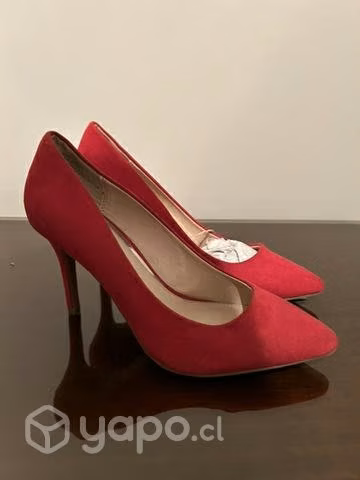 Zapatos rojos Bata nuevos talla 36