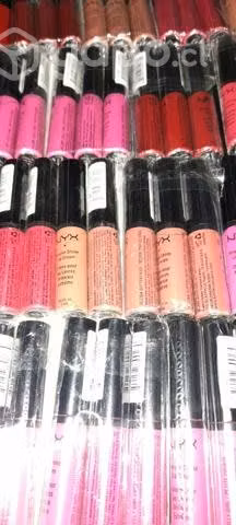 Lote de 100 labiales NYX
