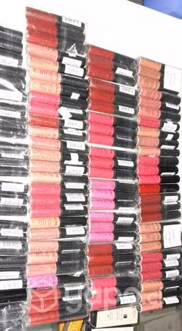 Lote de 100 labiales NYX