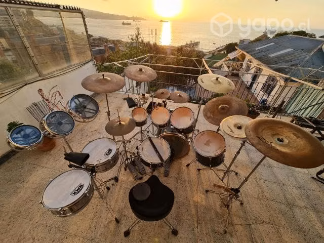 Bateria Mapex V Series con mucho accesorio