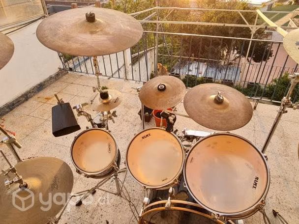 Bateria Mapex V Series con mucho accesorio
