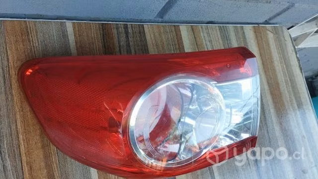 Foco izquierdo Toyota Corolla 2011-2014